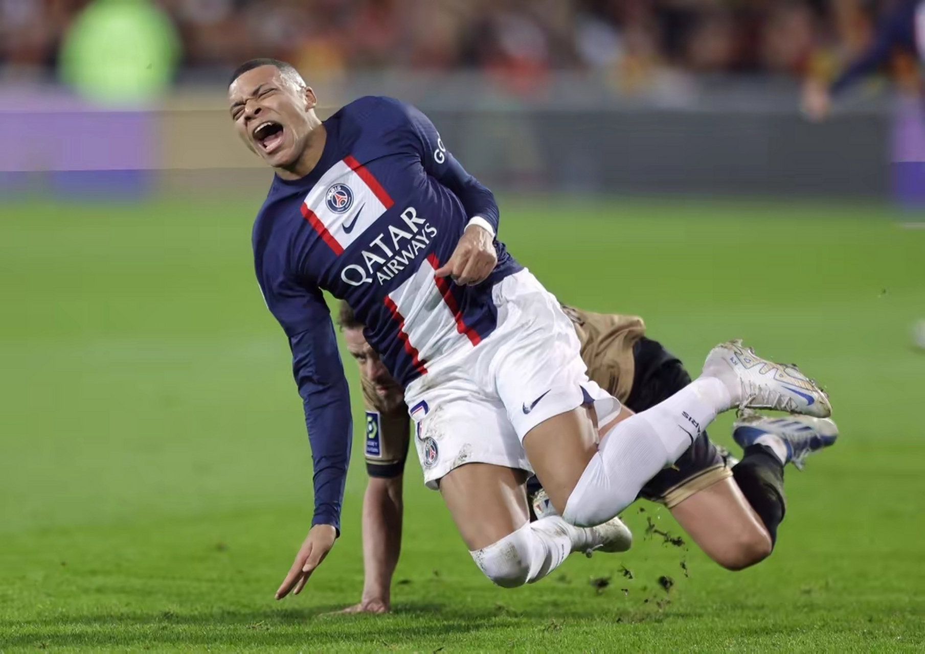 瓦朗谢纳客场不敌对手，险些跌出法甲前十的简单介绍