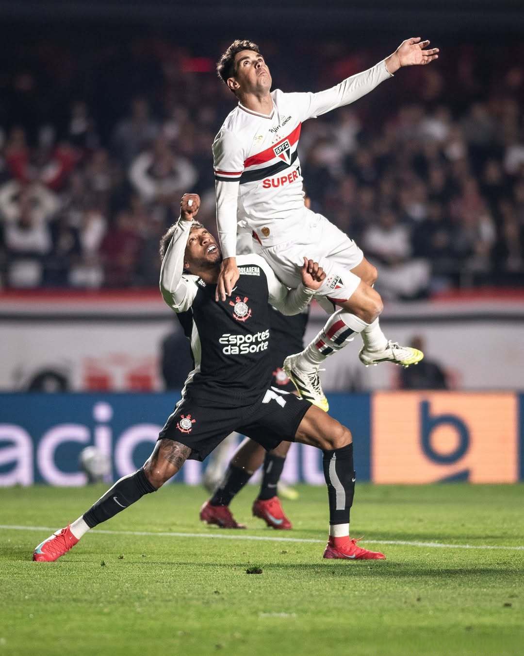 拜仁慕尼黑横扫阿贾克斯,取得出色胜利(拜仁慕尼黑横扫阿贾克斯,取得出色胜利了吗) 拜仁慕尼黑横扫阿贾克斯,取得出色胜利(拜仁慕尼黑横扫阿贾克斯,取得出色胜利了吗)