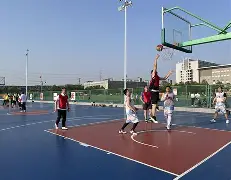 篮球赛场上发生惊险逆转，引发观众泪目